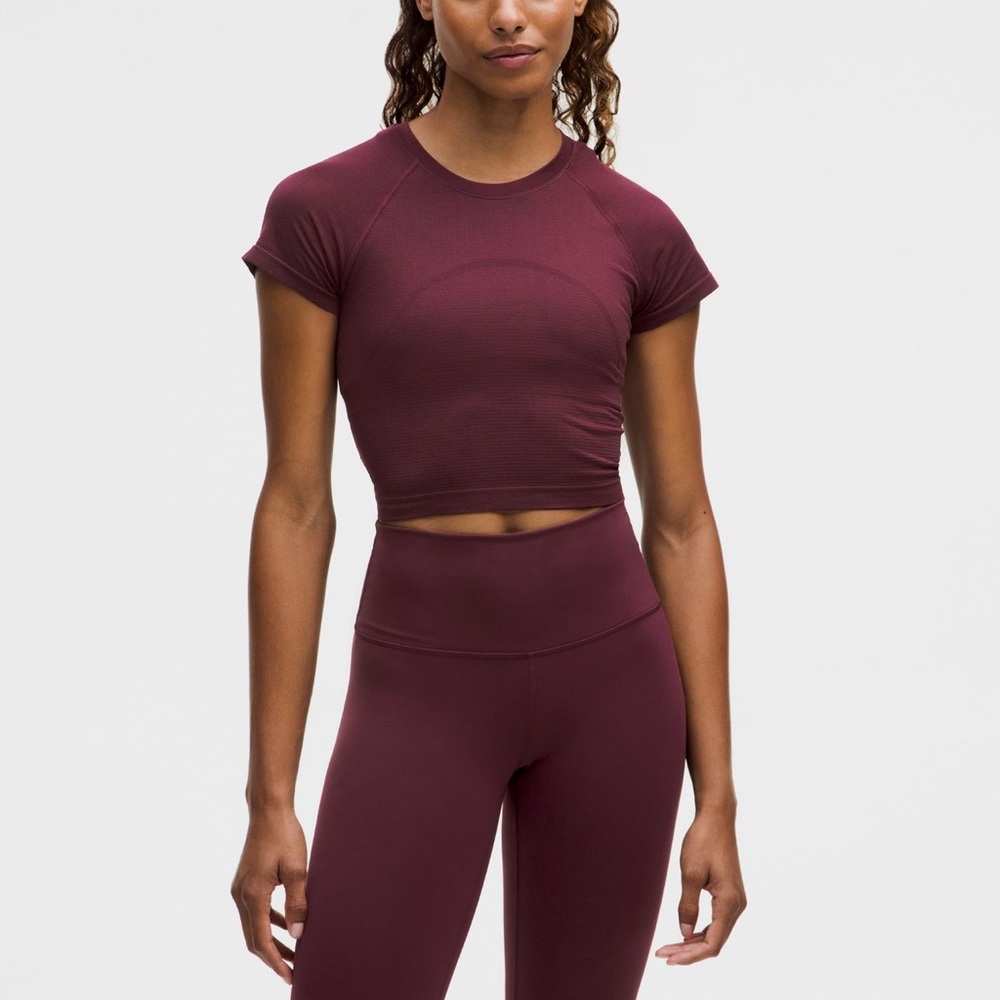 Lululemon swiftly tech cropped short sleeve, size 10, garnet.
New with riptag!